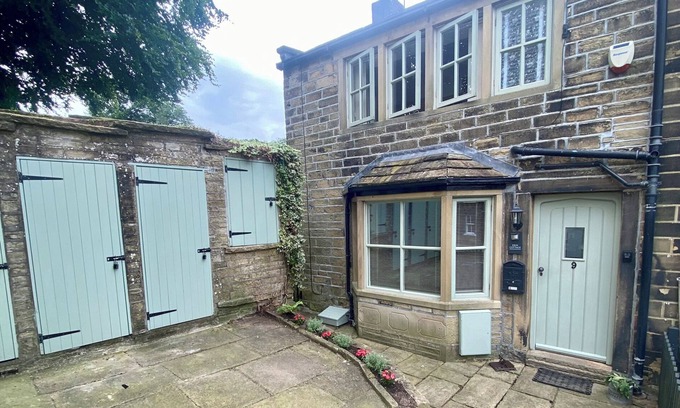 Haworth Cottage | ERIN COTTAGE, pet friendly, character holiday cottage in Haworth