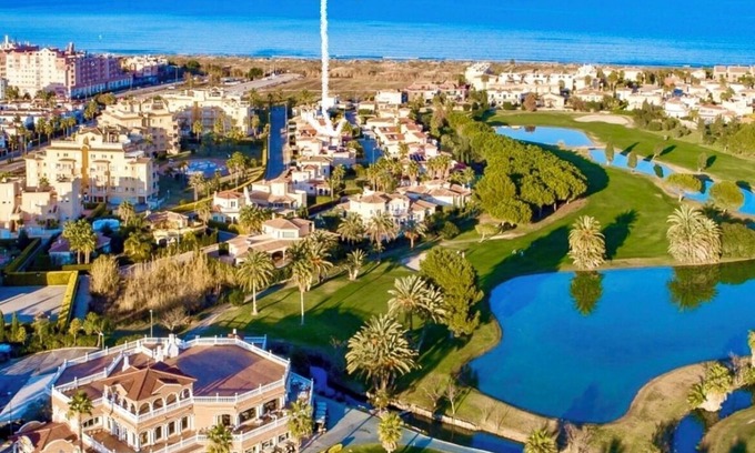 Molinell Villa | LOVELY VILLA IN OLIVA NOVA with private garden next to the beach and golf