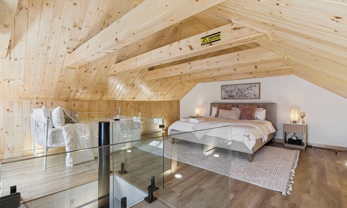 Chambly Apartment | Escapade Chambly I 4BR + Spa