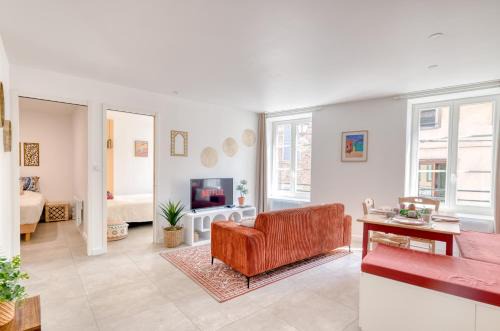 Montluel Apartment | Escapade en sable doré - T3