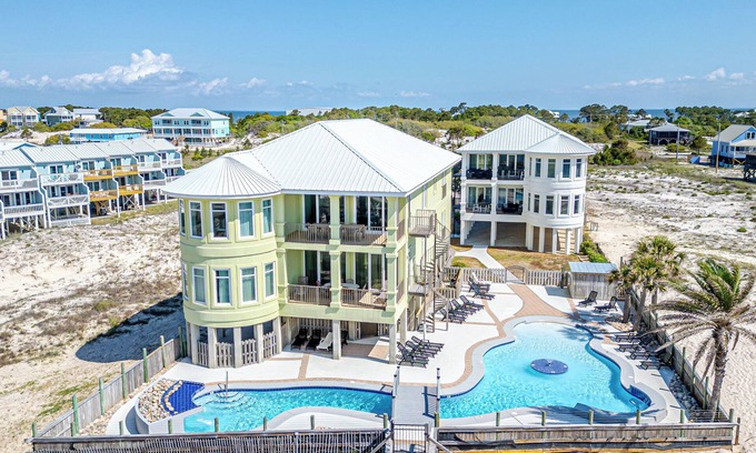 Saint Elmo House | Escapades A2 - Sleeps 20 - Beachfront w/Pool - Upper Unit