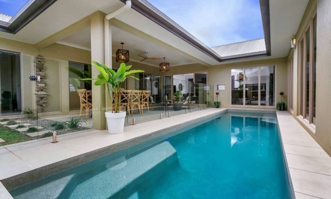 Palm Cove House | ESCAPADES @ Palm Cove is a luxury house with heated pool