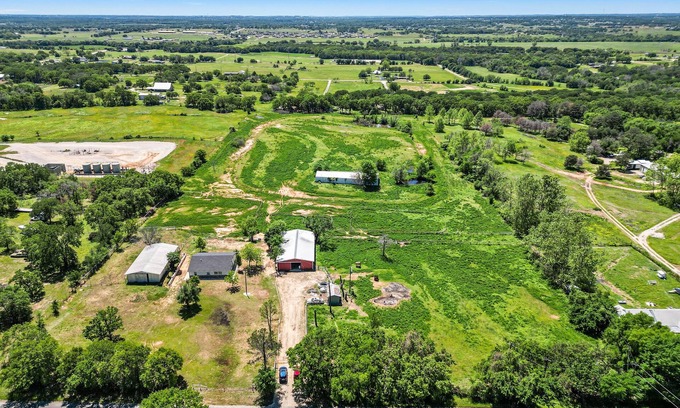 Springtown House | Escape to our charming ranch home on a peaceful 13-acre horse property.