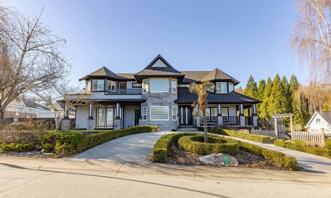 Fleetwood House | Escape to paradise: Your dream vacation awaits at our stunning Vrbo Property!