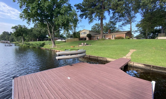 Gladewater House | Escape to the Lake for a Hidden Gem. Magnificent lake side setting.