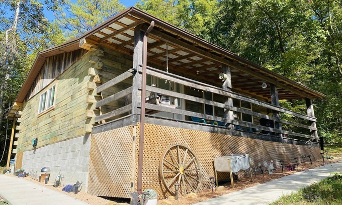 Sloans Valley Cabin | Escape to your cozy cabin near Daniel Boone