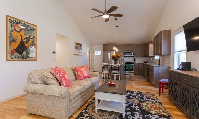 Pittsfield House | Escape to your cozy retreat near Pontoosuc Lake and Jiminy Peak