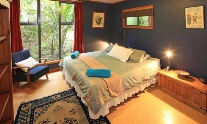 Ostend House | Escape Waiheke, Large holiday house