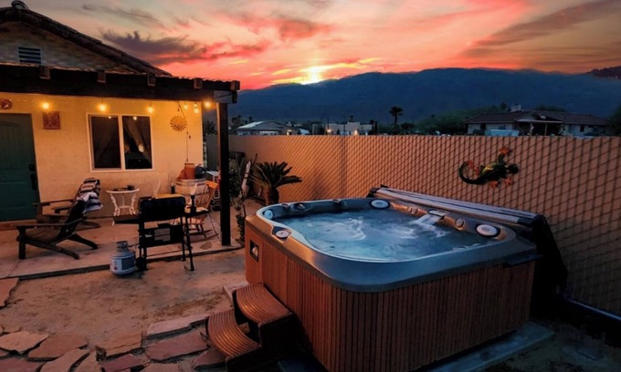 Borrego Springs Cottage | Espacio Para Disfrutar el Cielo Nocturno Dentro de una Bañera con Hidromasajes