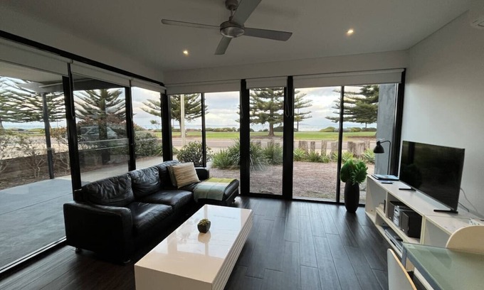 Esperance Apartment | Esperance Waterfront Apartment