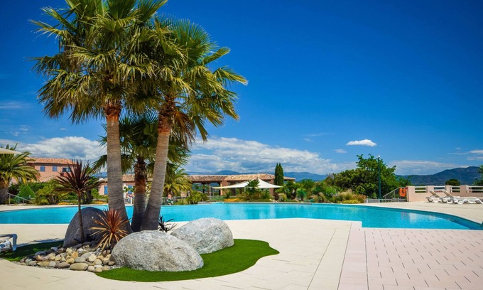 La Rouviere House | Esprit du Sud Ruime Vakantiewoning met 3 Slaapkamers en Prachtig Uitzicht