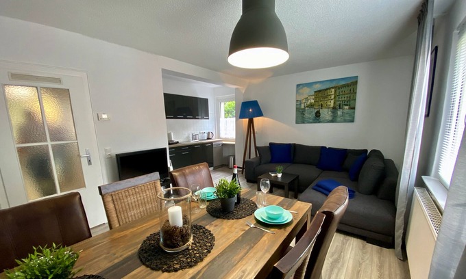 Herne Condo | Estrella LIVING ROOMS 89 (Rome)