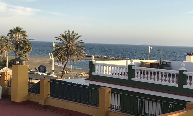 Malaga-Este Apartment | Estropada 2. Detached apartment in Pedregalejo, Malaga, with sea view