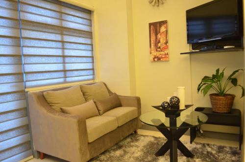 Legazpi Village Apartment | Eton Parkview