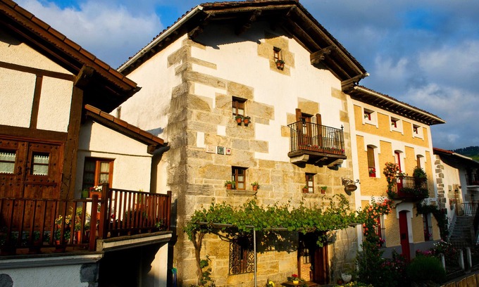 Arriba-Atallu House | Etxeberri Ostatua