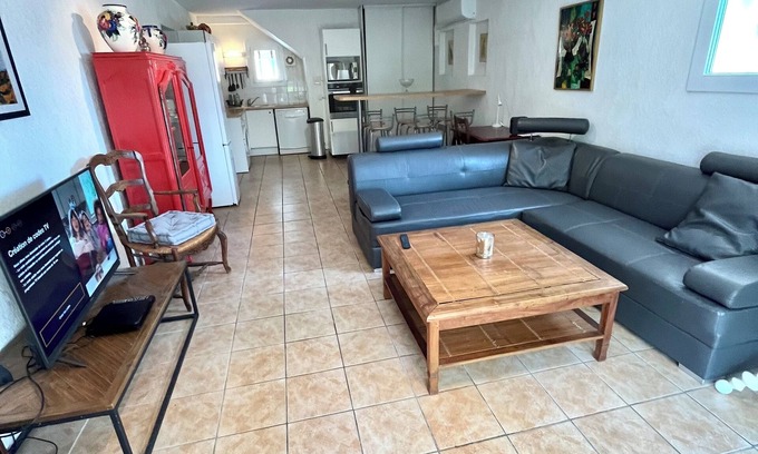 Saint-Cyr-sur-Mer Apartment | 'Eucalyptus,' 3-room apt. on a Provençal villa, 400 m from the sea