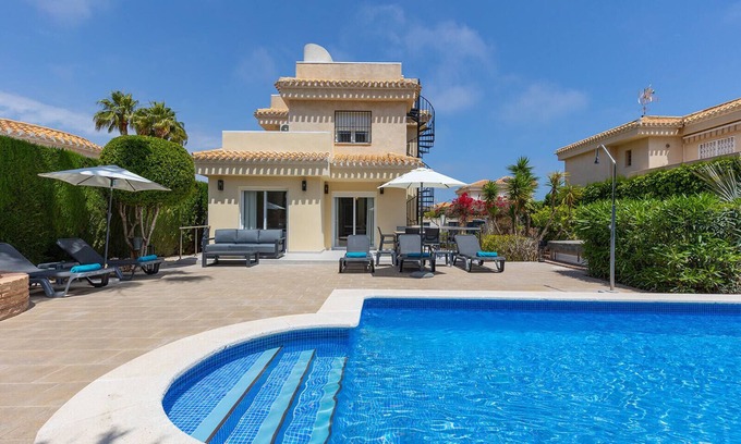 Orihuela Costa Villa | €75k total internal refurb, completing April 2025! n1st class 3 bed villa!