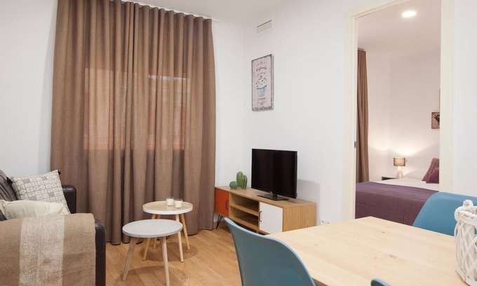 El Port Apartment | Europa Fira Apartment 23