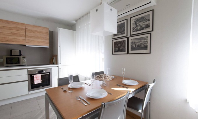 Bezigrad District Apartment | Eva Tour As/Modern 2BR apartment in center, free garage, WiFi & AC