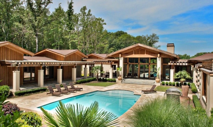 Nicholson House | Event Space/Celebrity Home/ Near Athens and UGA/Private Lake/150 Acres