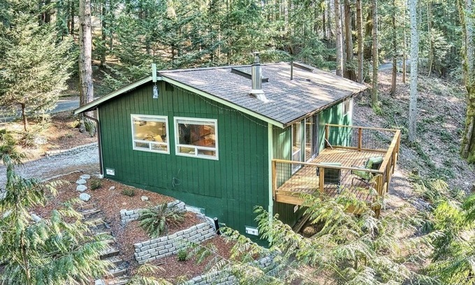 Sudden Valley Cabin | Evergreen Cabin- serene getaway close to mountain biking, hiking & skiing