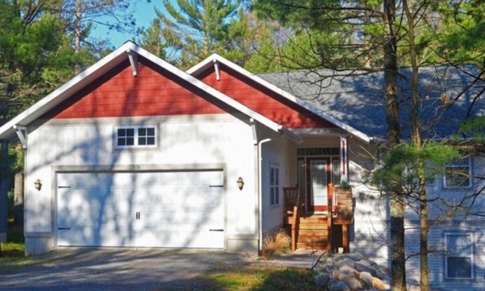 Pentwater House | Excellent 5 Bedroom Home; Close to Lake Michigan!