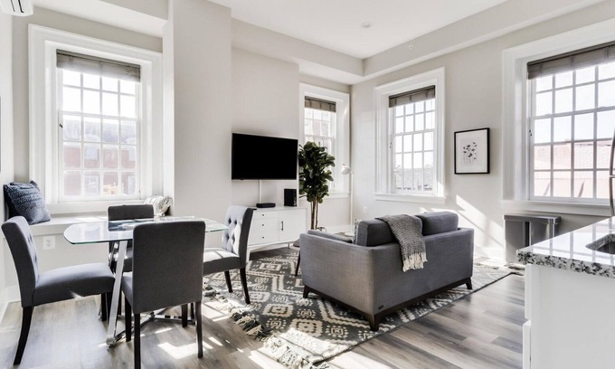 Jefferson Manor Apartment | Excellent Alexandria West 1BR w/W/D, nr Waterfront, by Blueground