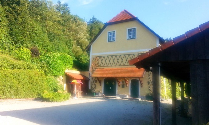 Wald Apartment | Excellent living and sleeping .