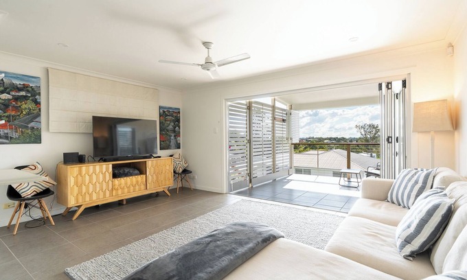 Paddington Apartment | Excellent location - 2 bed/2 bath/2 car
