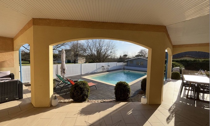 Cadillac-en-Fronsadais Villa | Exceptional villa 25 minutes from Bordeaux with heated swimming pool (8 people max)