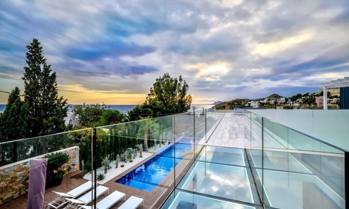 Villajoyosa Villa | Exceptional villa100m from the beach - Heated pool - Sea view - Housework incl.