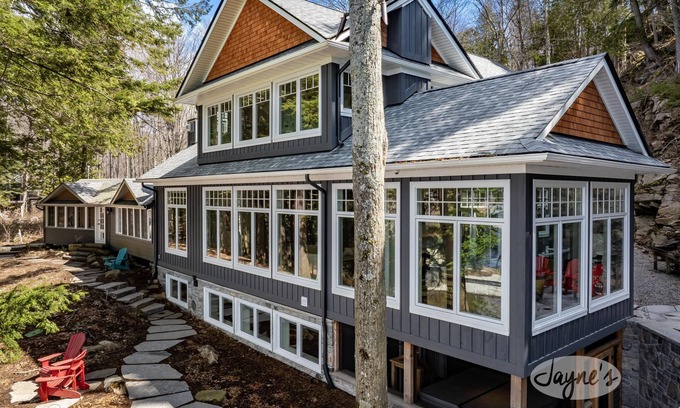 Dorset Cottage | Exceptional 7 bed 5 bath cottage on Lake of Bays with captivating sunset views