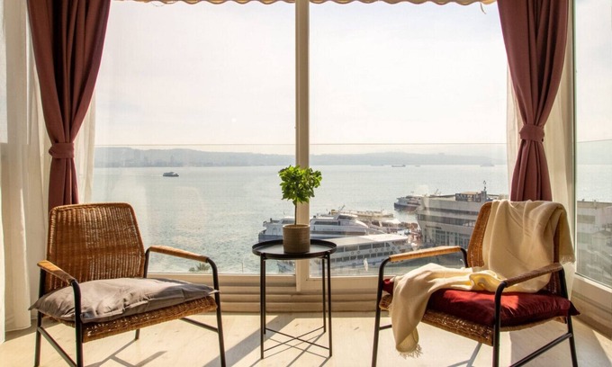 Karsiyaka Apartment | Exceptional Flat with Gorgeous Sea View in Izmir
