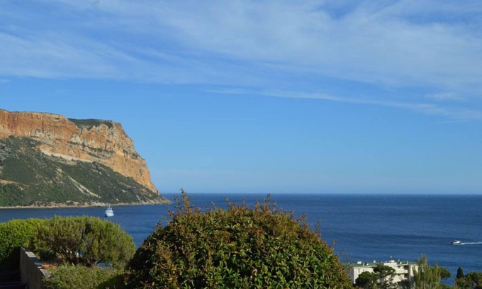 Cassis Villa | Exceptional location with breathtaking views ideal for a couple and 2 children