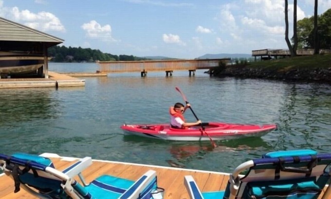 North Shore House | Exceptional townhome with Wifi, 2 kayaks, and amazing sunrises.