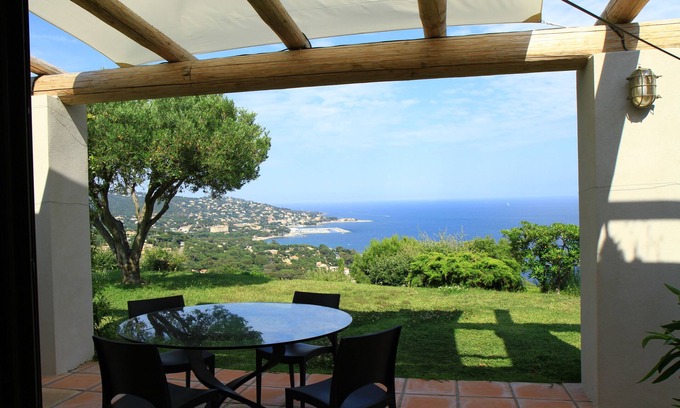 La Nartelle Apartment | EXCEPTIONAL VIEW OF THE SEA - APARTMENT 75 M2 RENOVATED