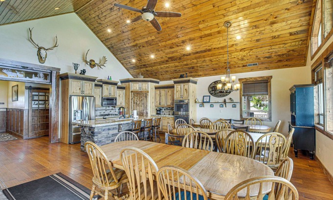 Garden City House | Exciting Garden City Gem w/Home Theater & Hot Tub