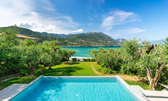 Portese Villa | Exclusive lakefront villa with pool