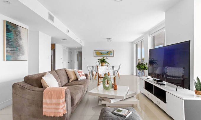 Bay Harbor Islands Apartment | Exclusive 2BR, 2.5BA Apartment | Bay Harbor Islands Family-Friendly Stay
