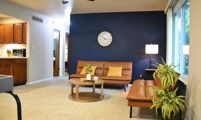 Bloomfield Hills House | Exclusive 2B1B Prime Location Quiet Neighborhood