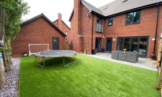 Atherstone House | Exclusive 5 Bed Family House in Country Village