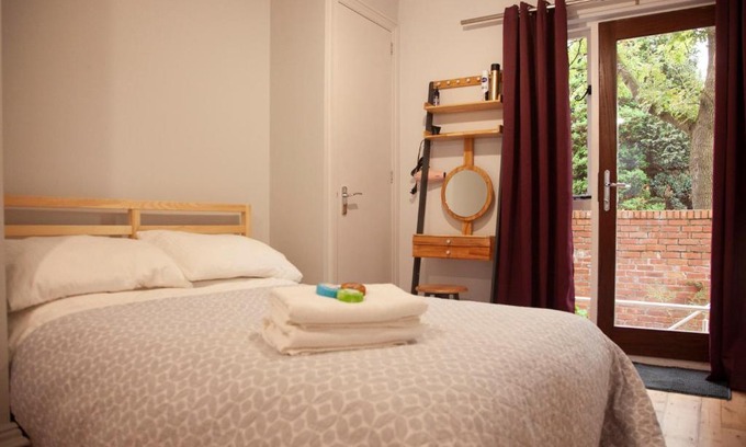 Old Trafford House | Exclusive access to private bedroom with ensuite in a shared contemporary Victorian flat