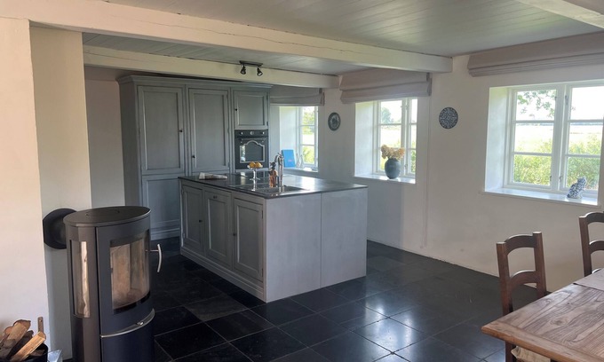 Neukirchen/Erzgeb Apartment | Exclusive apartment in a beautiful thatched house off Sylt. Pet friendly
