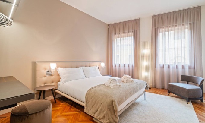 Historic Centre Apartment | Exclusive apartment perfect for 4 guests located in the very center of Padua, in the luxury shopping street, immersed in the magic of the "squares", a stone's throw from the Scrovegni Chapel, the Bo, the Palazzo della Ragione, the Duomo and 15 minutes wa