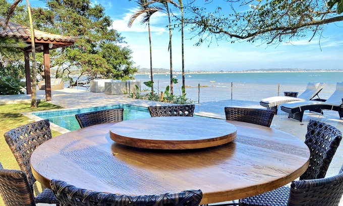 Regiao dos Lagos House | Exclusive Beach House Praia de Manguinhos - House on the sand.