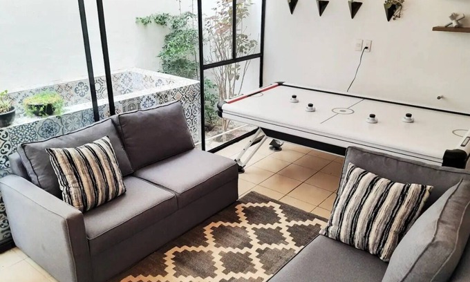 Zapopan Condo | Exclusive Bugambilias Lukasa Home alberca & airhockey.