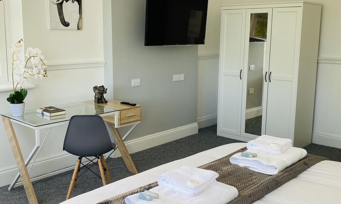 Barbican House | Exclusive Five Bedroom Family House