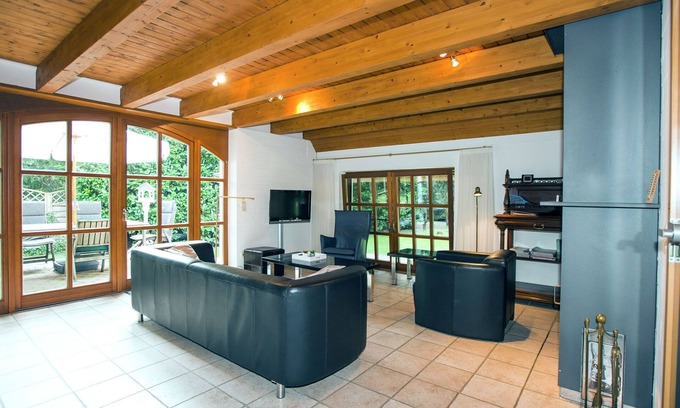 Uelsen House | Exclusive holiday home in Uelsen with conservatory