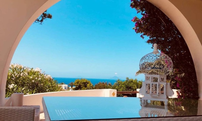 Vulcano Porto Villa | Exclusive Lentia house