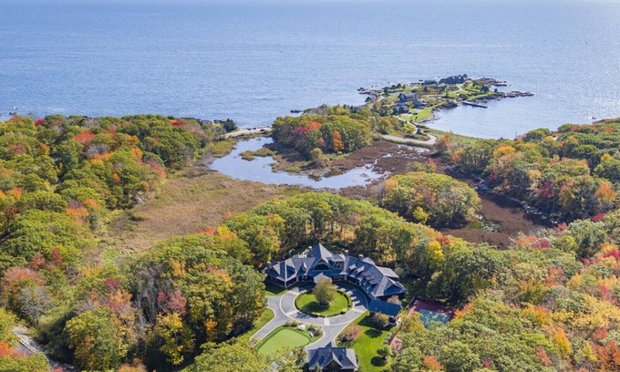 Kennebunkport House | Exclusive Luxury Estate With Infinity Pool, Tennis Court, and Putting/Chipping